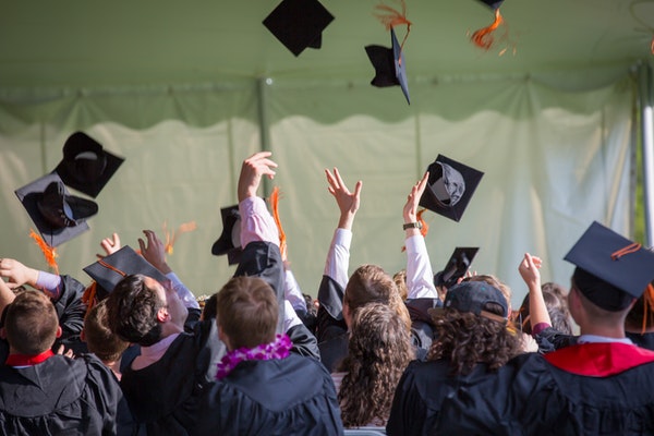 To avoid credit card debt, throw a graduation party on a budget!